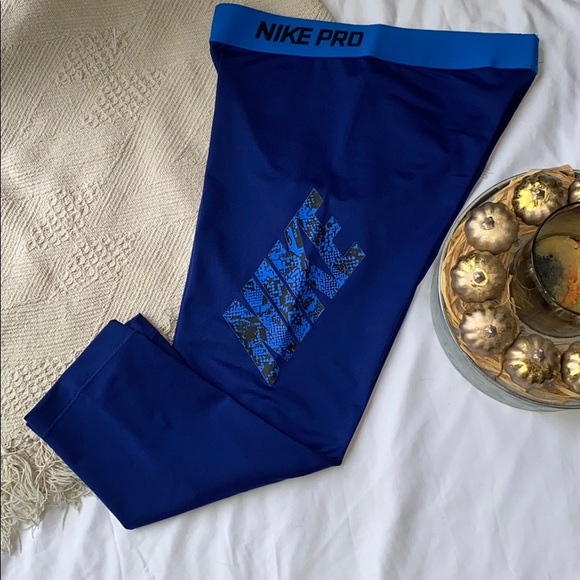 NWOT Nike Pro Capris - Picture 3 of 6